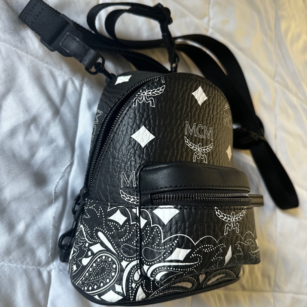 MCM stark crossbody mini - bandana visetos style